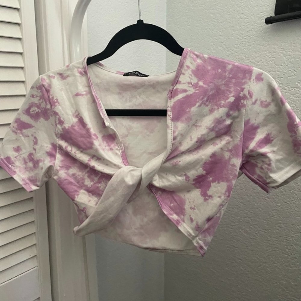 boohoo purple&white crop top